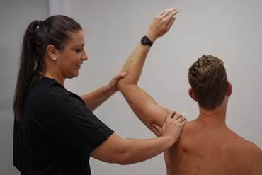 How Can a Sports Doctor Help with Shoulder Pain?